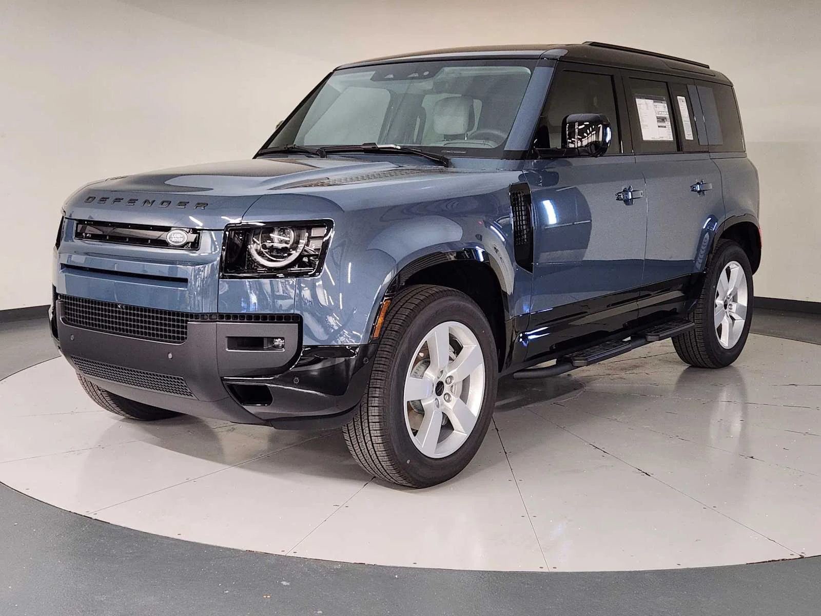 2026 Land Rover Defender X-Dynamic SE - Photo 2