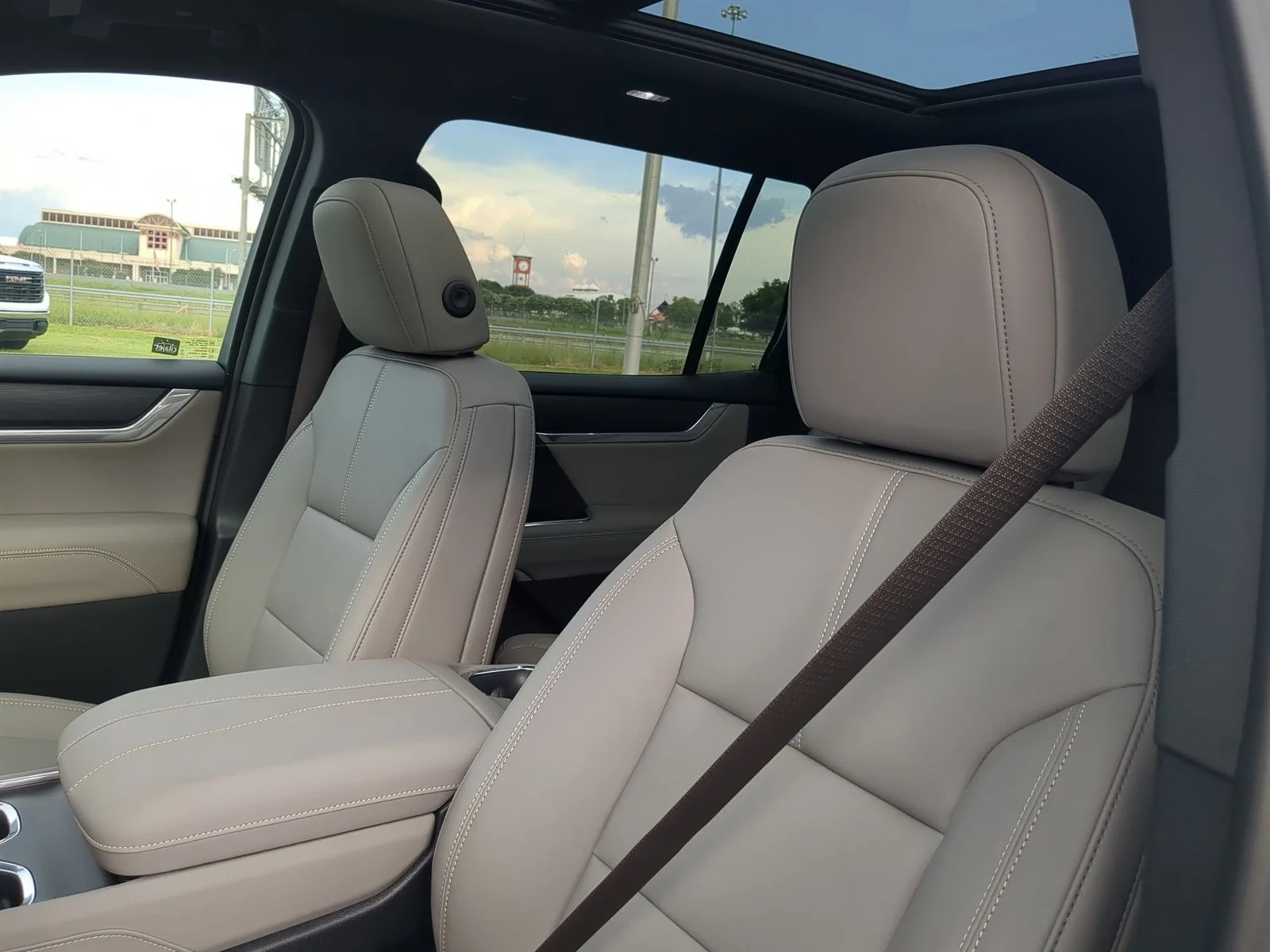 New 2026 Glacier White Tricoat GMC Elevation image 44