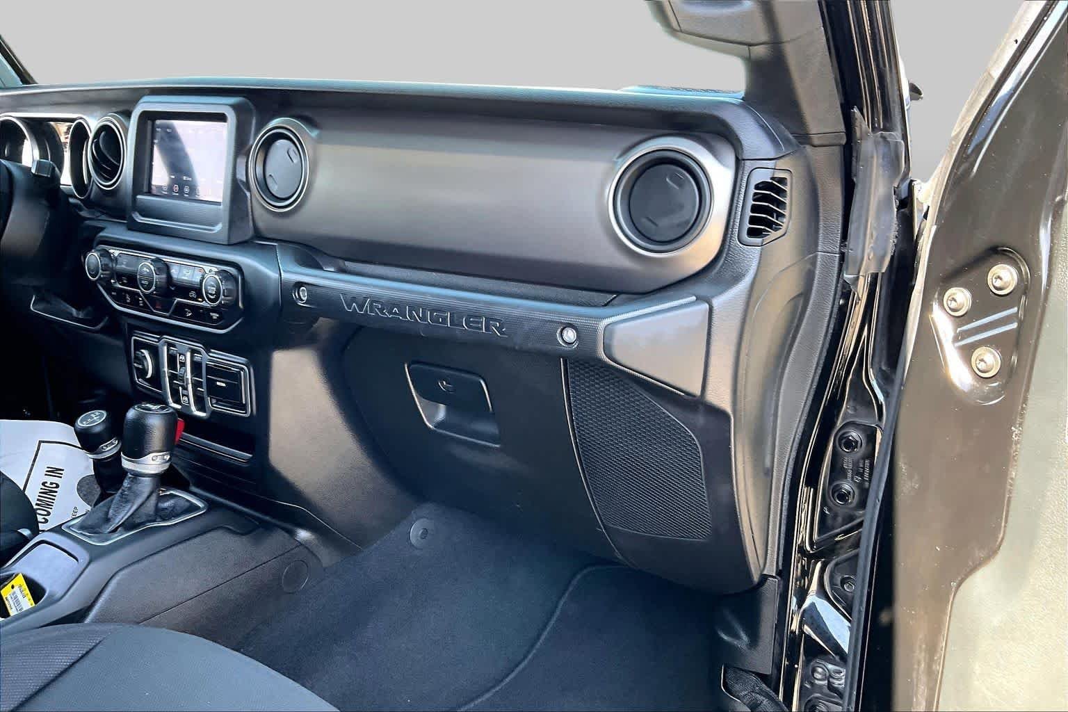 Used 2018 Black Clearcoat Jeep Sport S image 16
