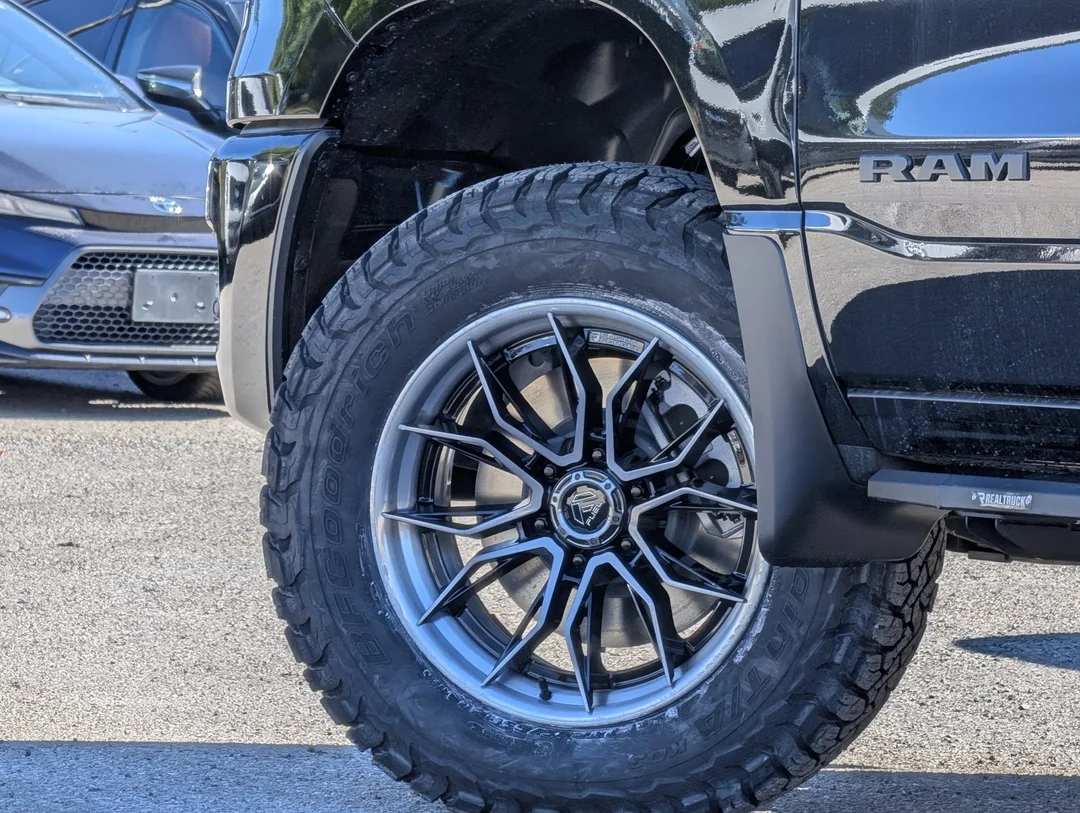 New 2026 Black RAM Sport - - LIFT KIT - FUEL WHEELS - OFFROAD RUNNING BOARDS - Remote Start - Tow Hitch image 9