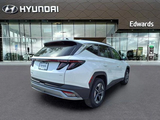 New 2026 White Hyundai SEL Premium image 8