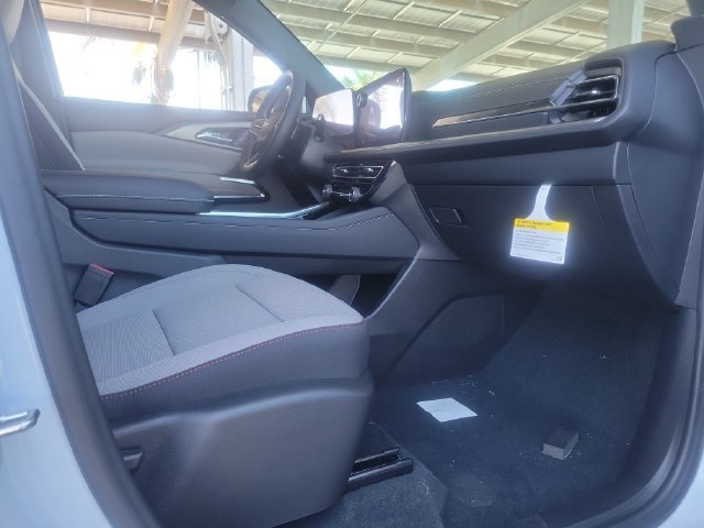 New 2027 Polar White Tricoat Chevrolet LT image 17