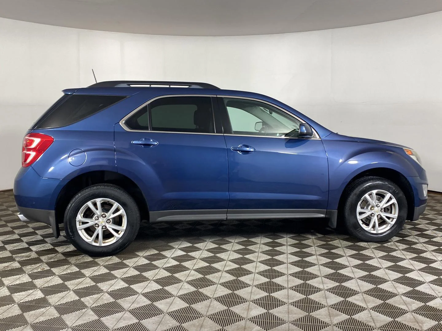 Used 2016 Patriot Blue Metallic Chevrolet LT image 4