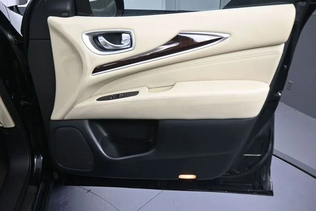 Used 2019 Black INFINITI LUXE image 21