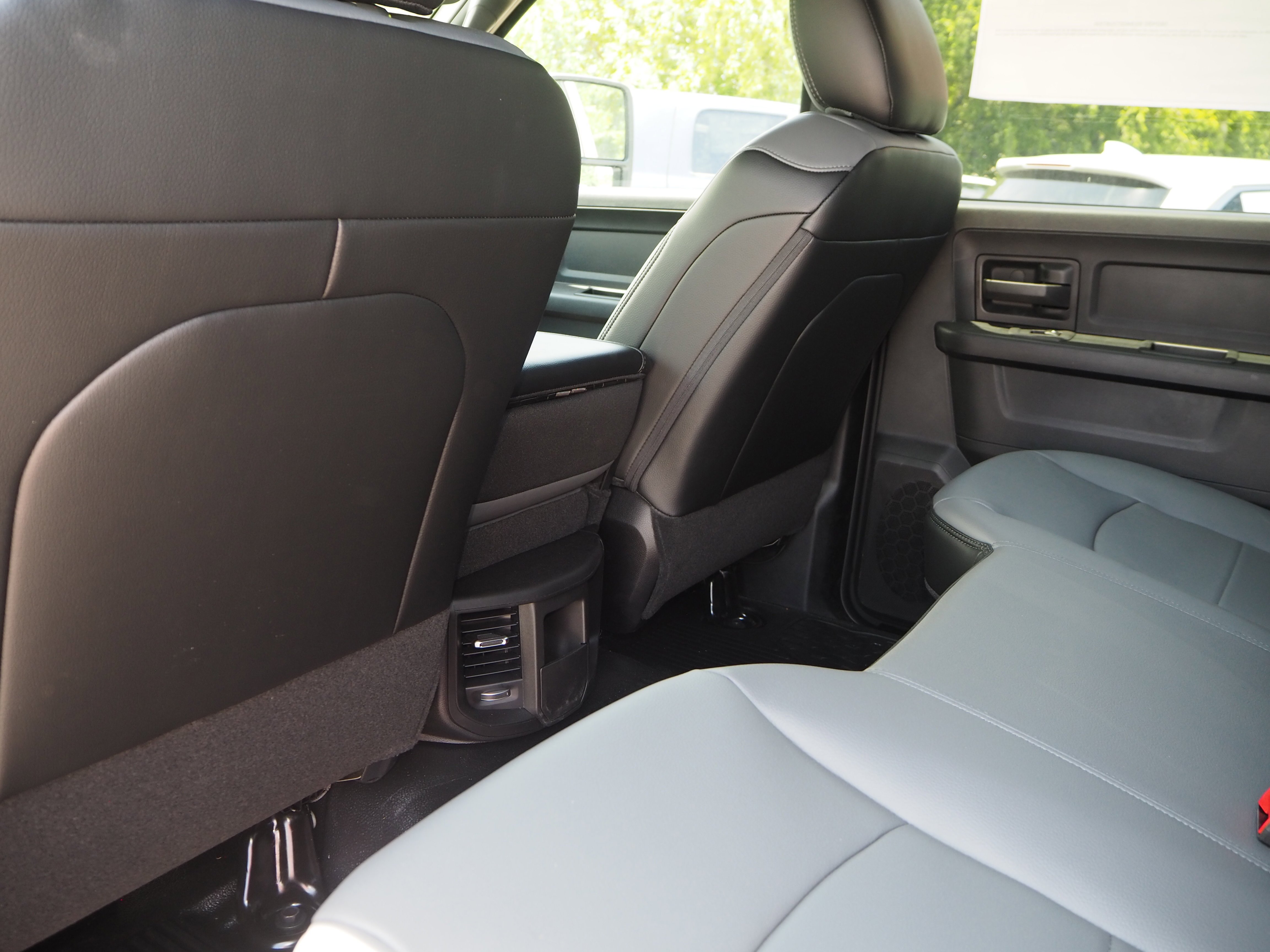 2025 Ram 3500 Tradesman photo 2