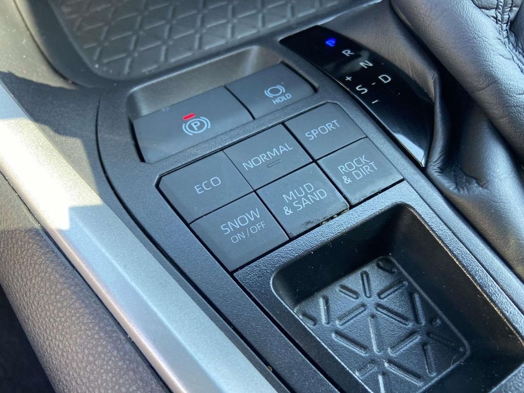 Used 2025 Black Toyota XLE Premium image 34