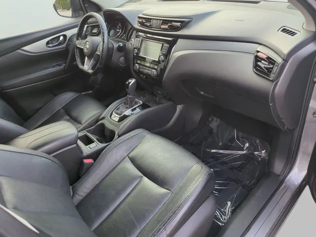 Used 2020 Gray Nissan SL image 12