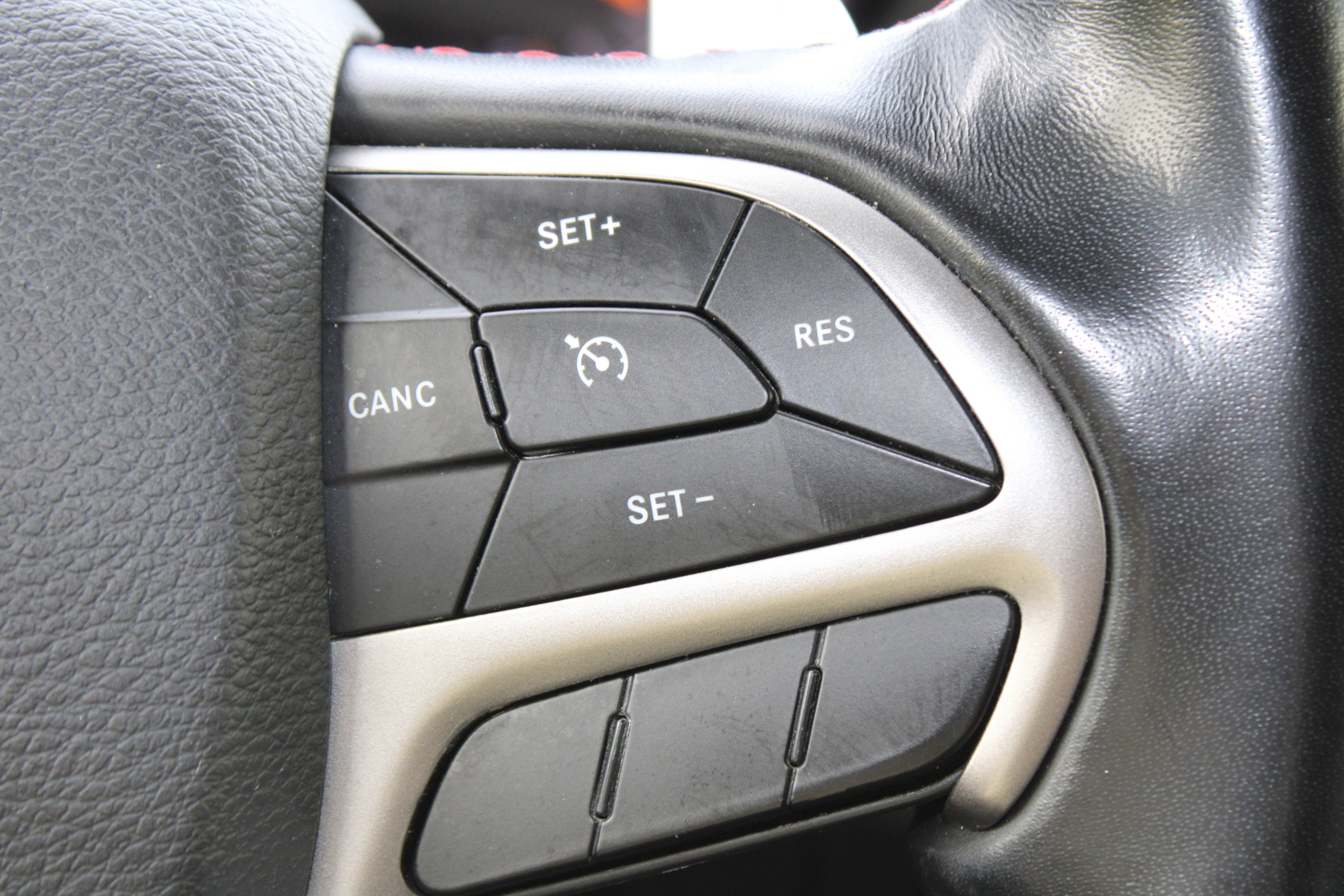 Used 2020 Diamond Black Crystal Pearlcoat Jeep Trailhawk image 40