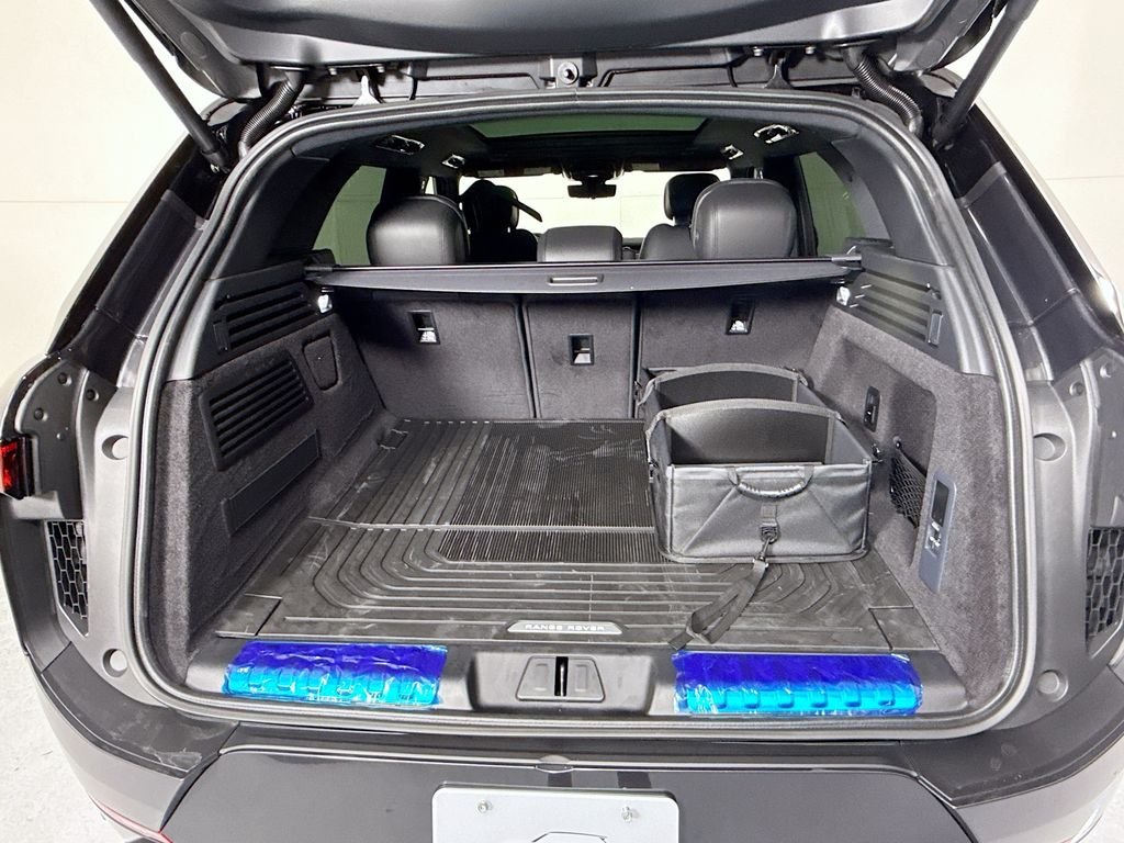 New 2026 Carpathian Grey Land Rover Dynamic SE image 28