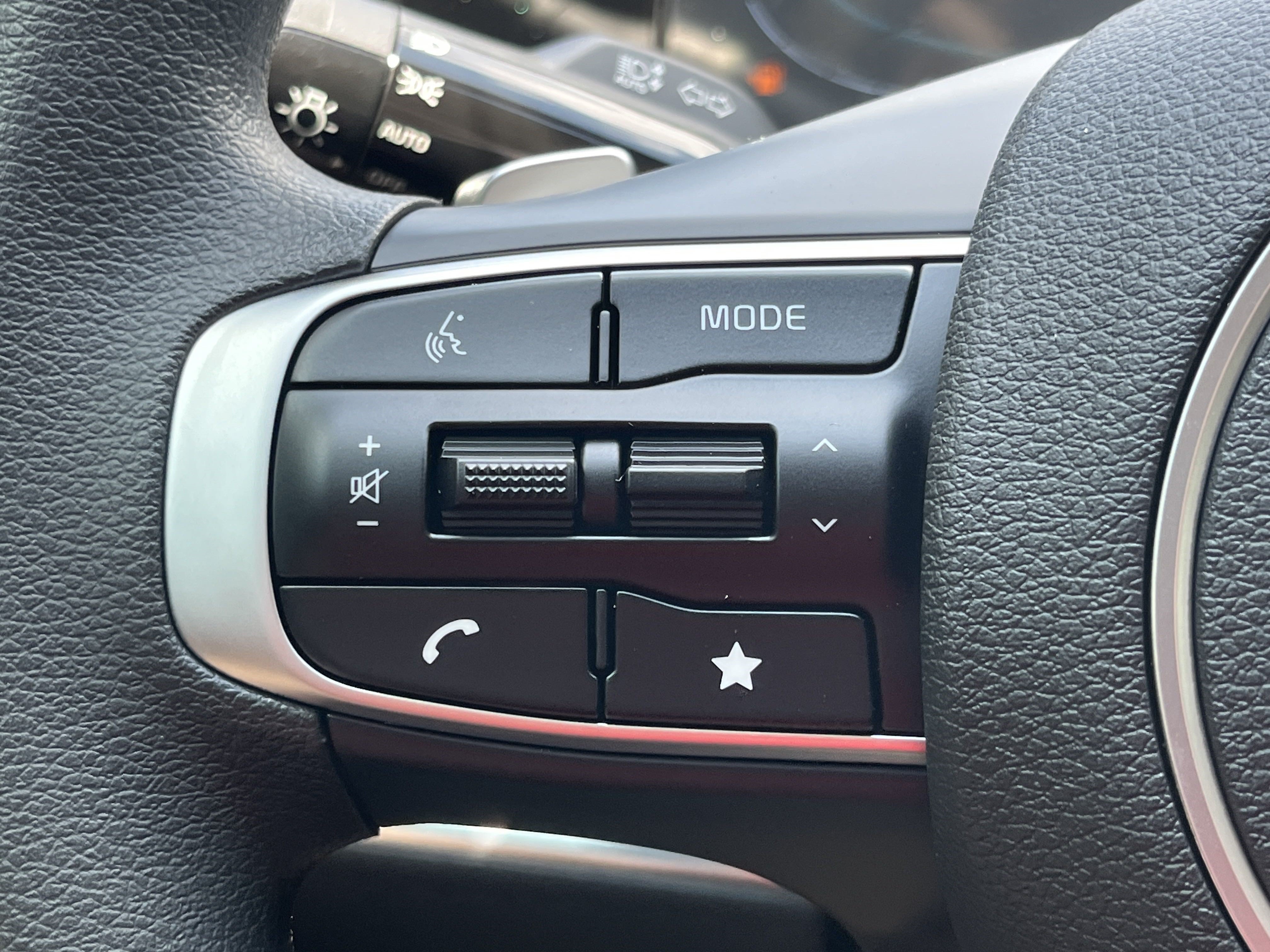 New 2025 Gravity Gray Kia LX image 13