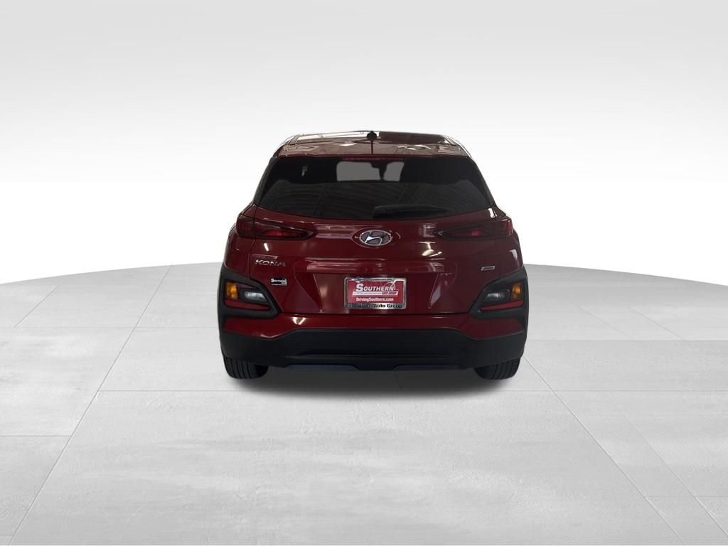 Used 2021 Red Hyundai SE image 4