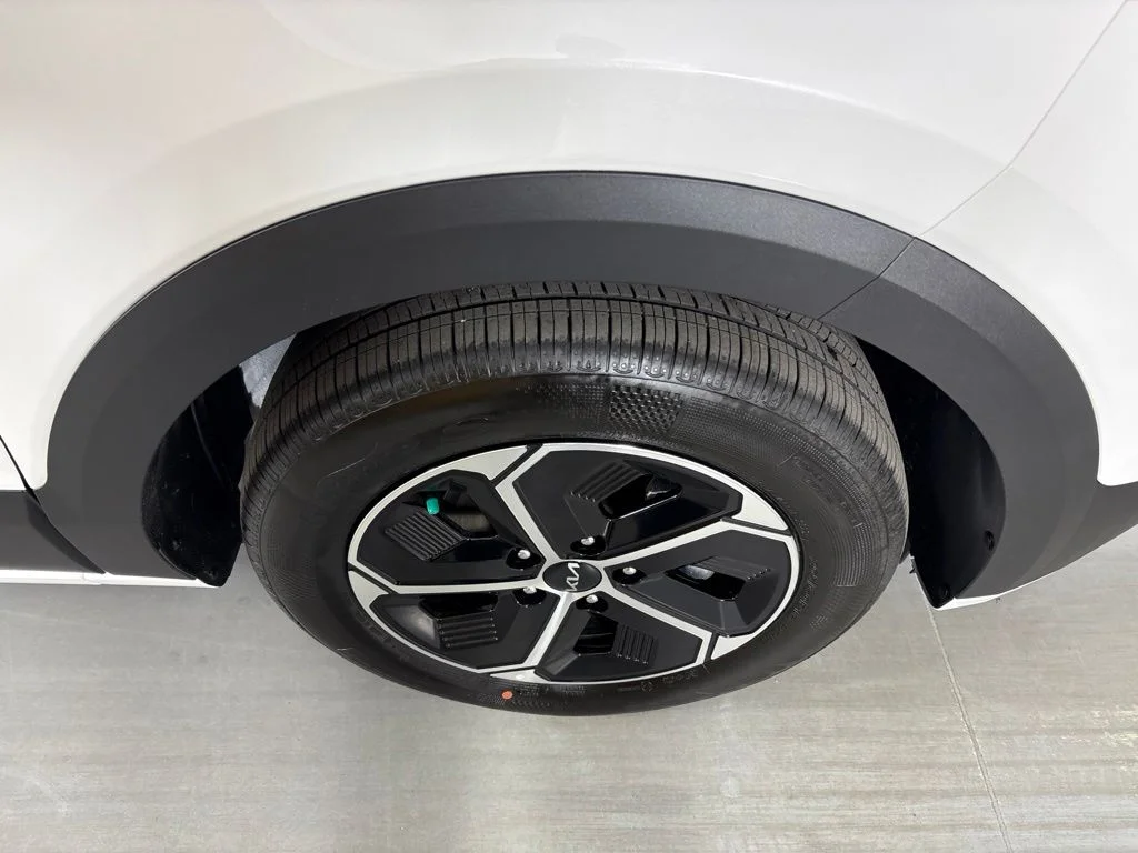 New 2026 Snow White Pearl Kia EX image 11