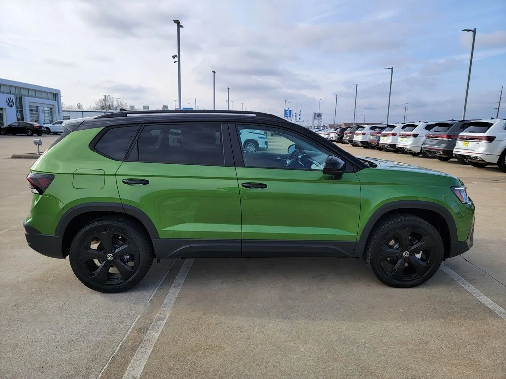 2026 Volkswagen Taos SE Black - Photo 11