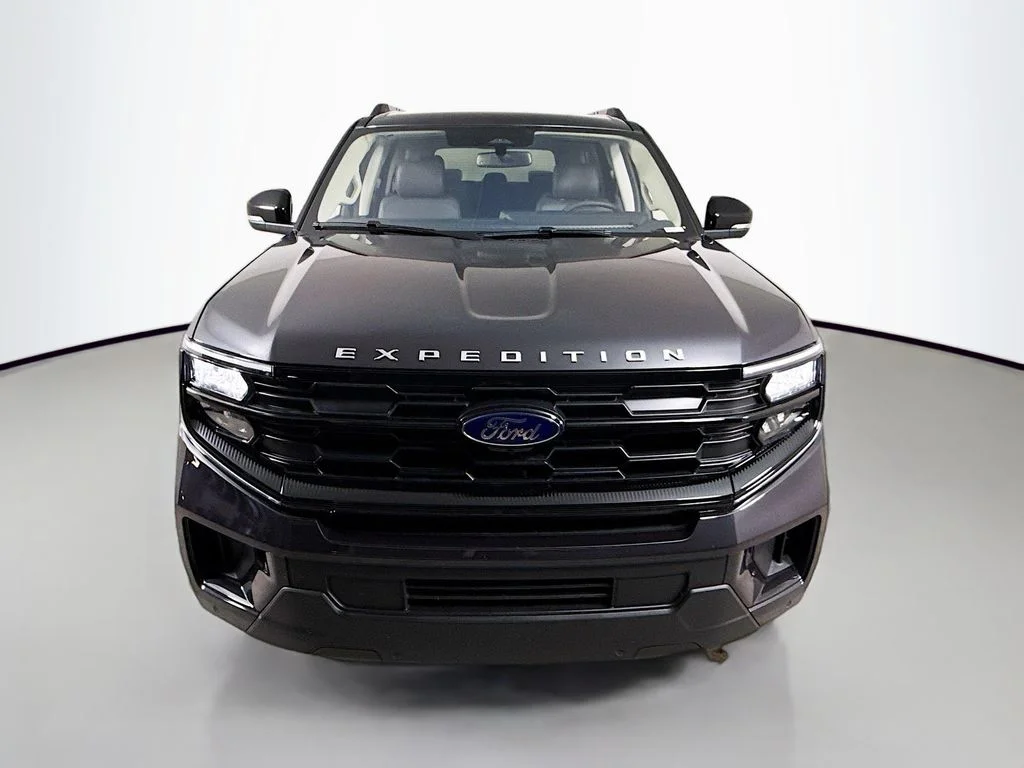 Used 2025 Dark Matter Gray Metallic Ford Active image 8