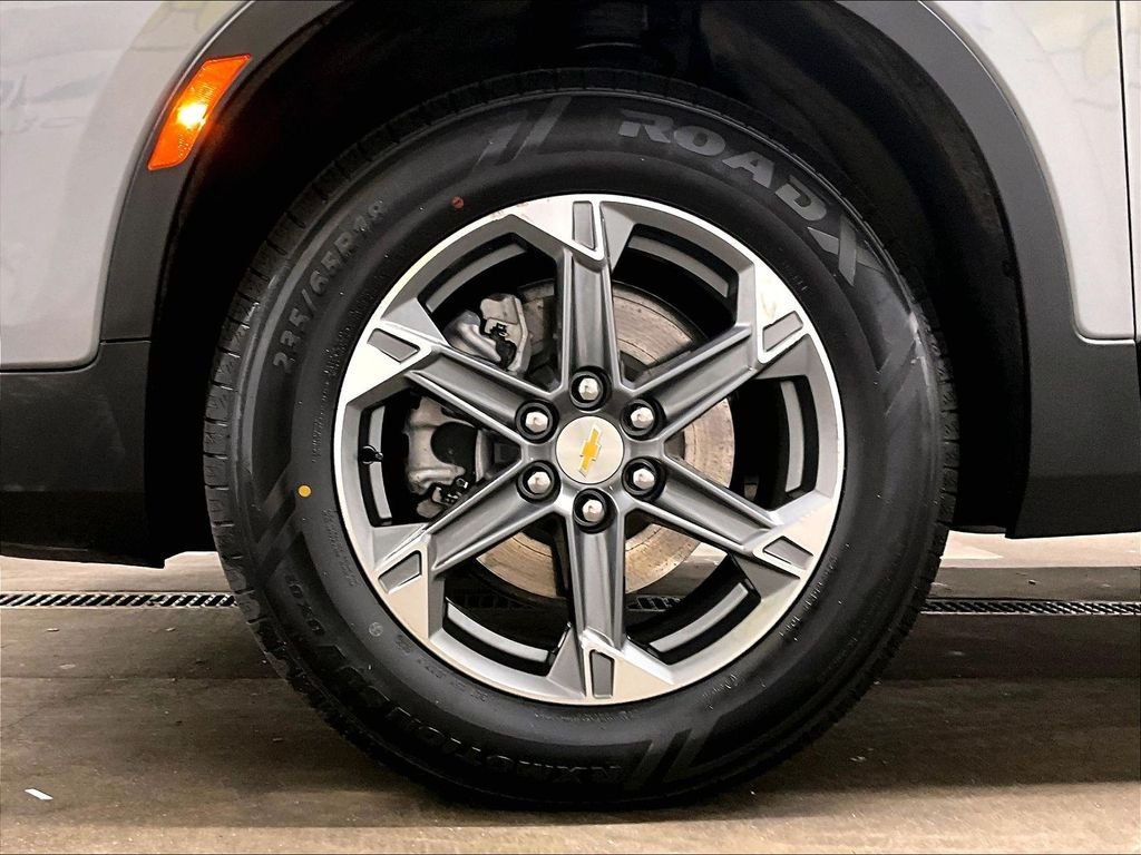 Used 2025 Gray Chevrolet LT image 7