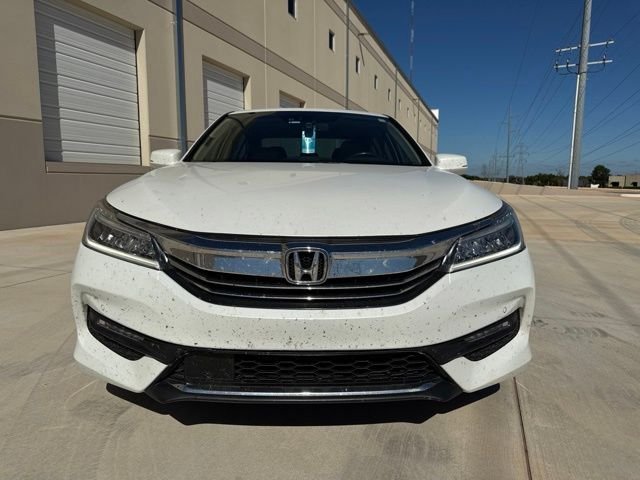 Used 2017 White Honda Touring image 2