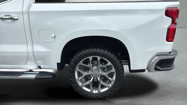 Used 2025 White Chevrolet LTZ image 34