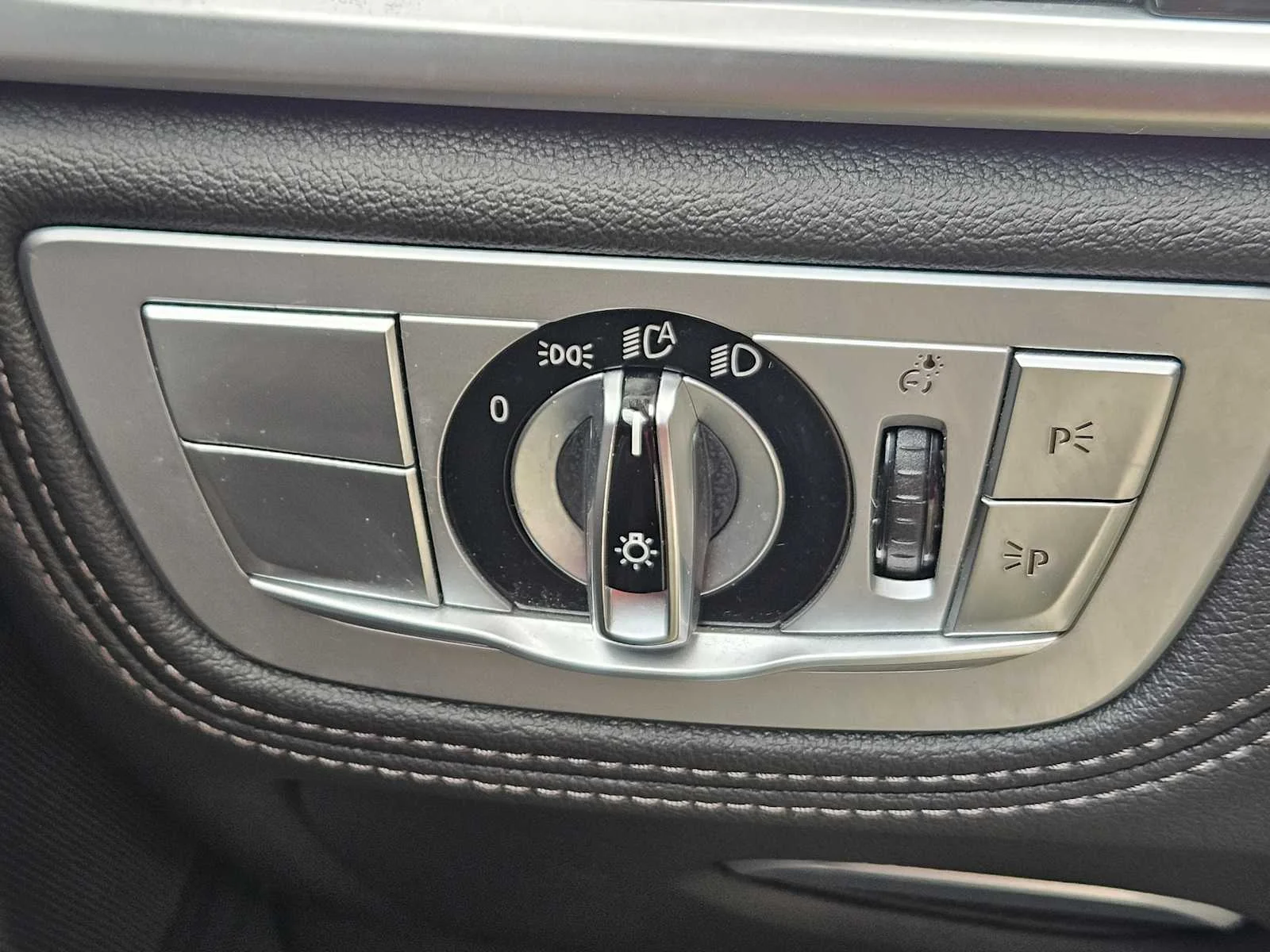 Used 2021 Dark Graphite Metallic BMW 740i xDrive image 17