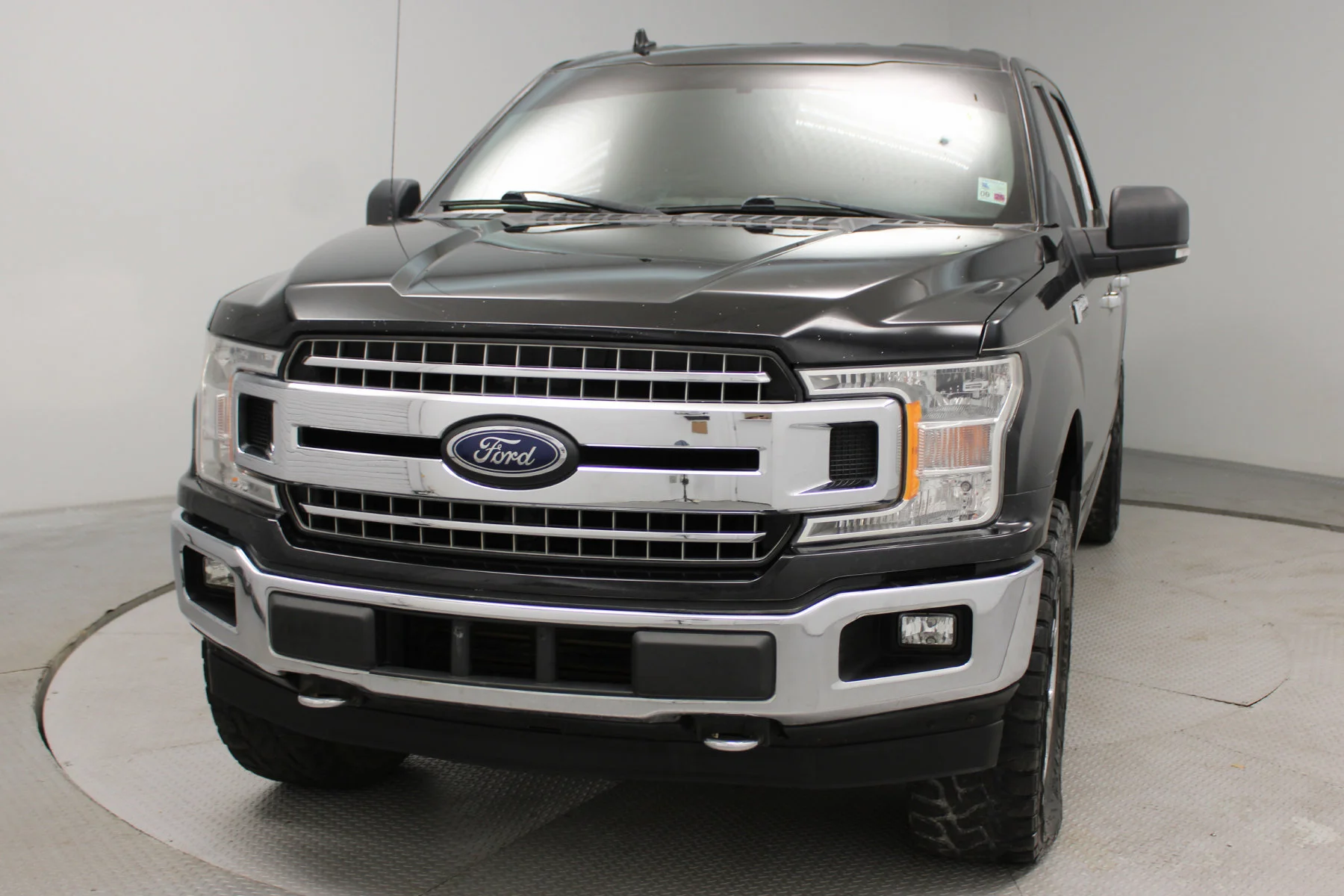 Used 2018 SHADOW BLACK Ford XLT 4X4  SUPER CREW BOX 4X4 image 30