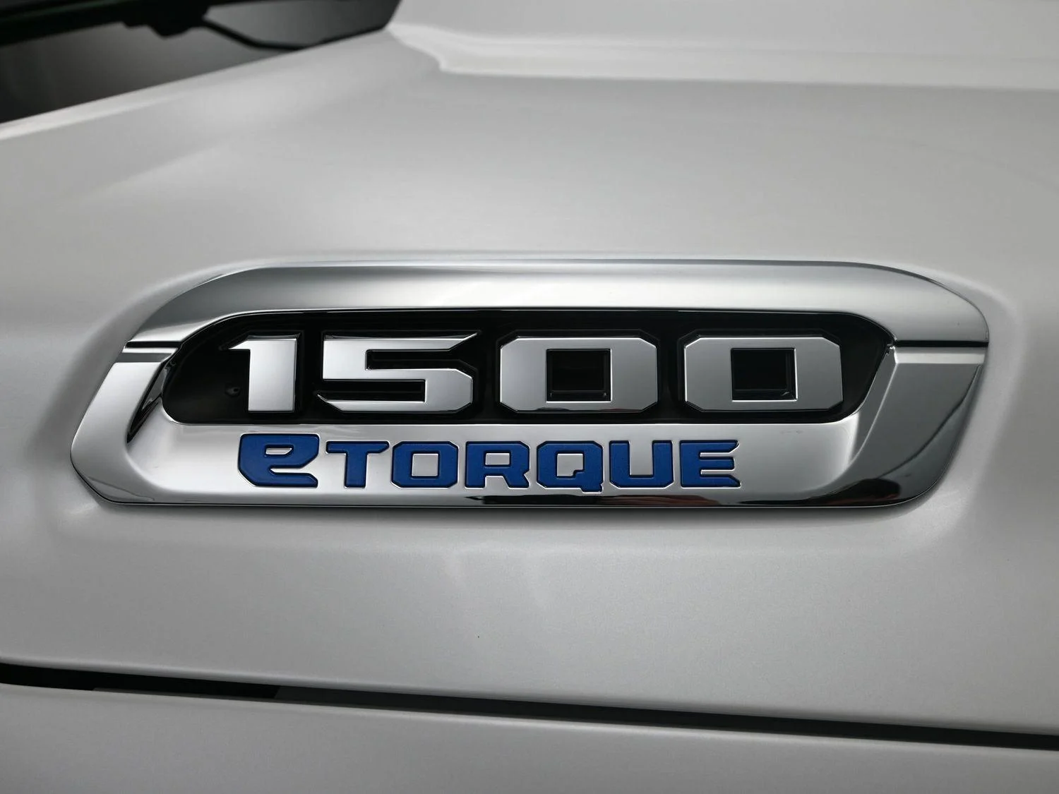 New 2026 Ivory White Tri-Coat Pearl-Coat Exterior Paint RAM Laramie image 6
