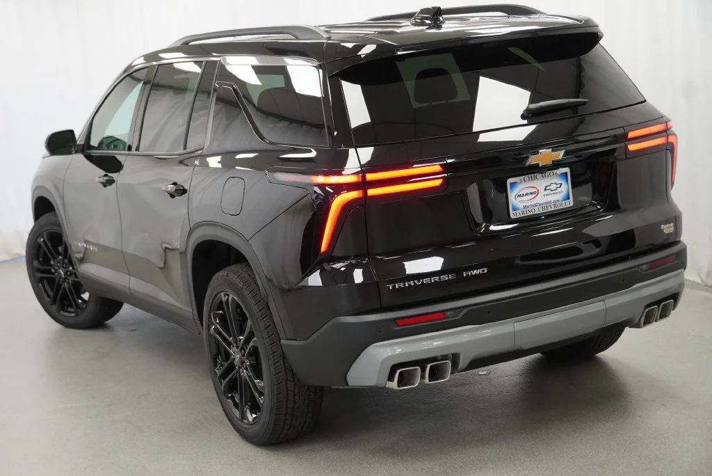 New 2027 Mosaic Black Metallic Chevrolet LT image 16