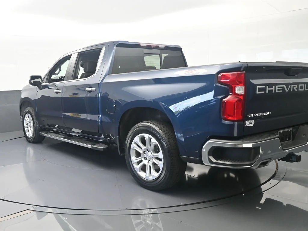 Used 2022 Northsky Blue Metallic Chevrolet LTZ image 4
