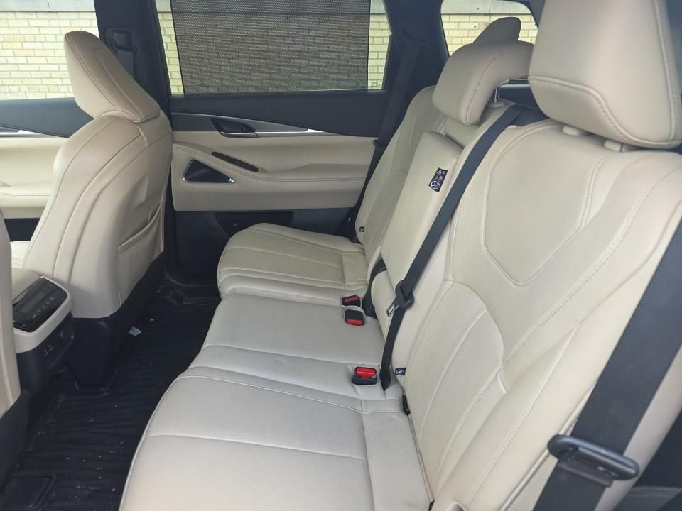Certified Used 2023 White INFINITI LUXE image 16