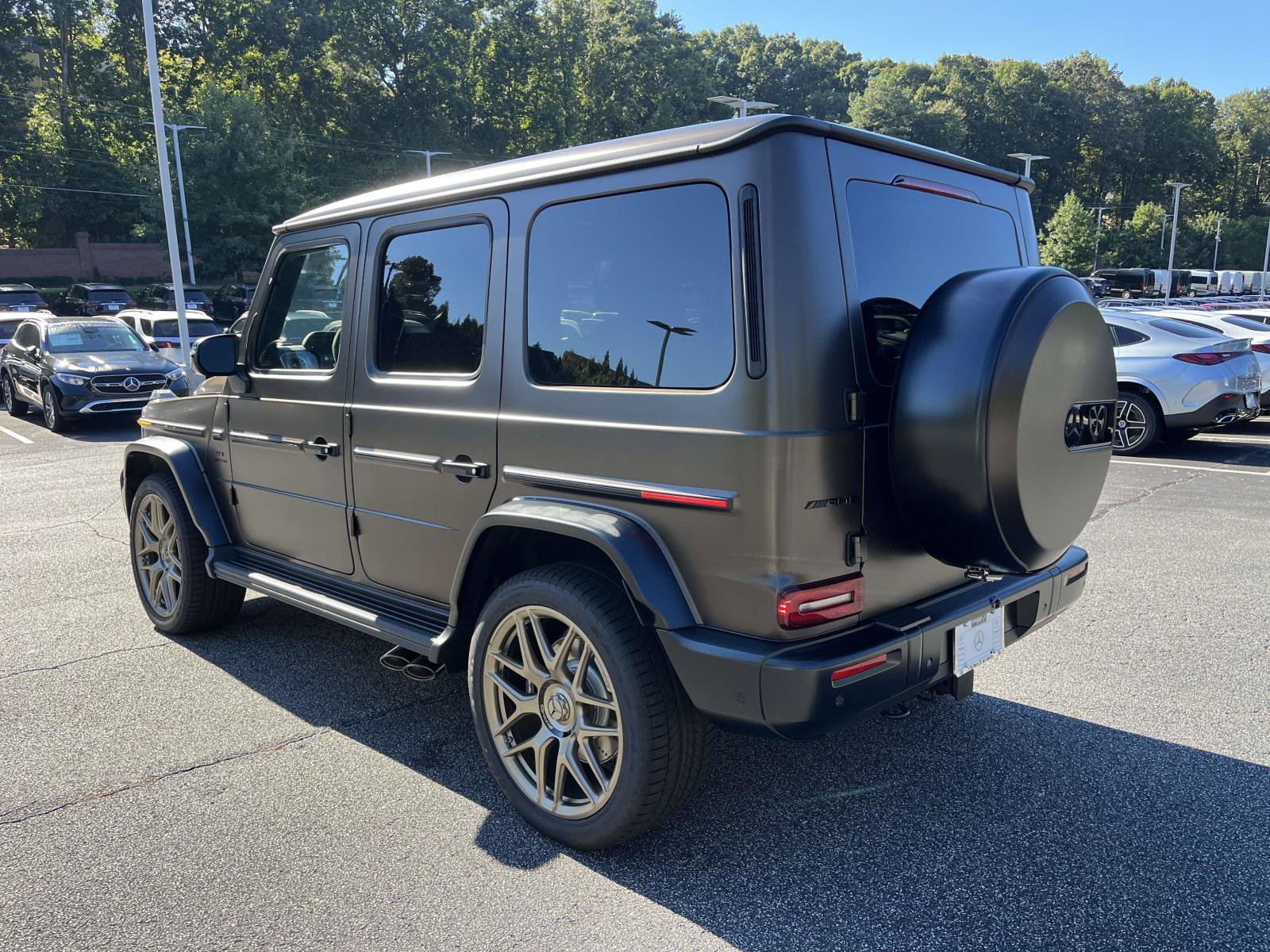 New 2027 MANUFAKTUR Dakota Brown Magno Mercedes-Benz AMG® G 63 SUV image 11