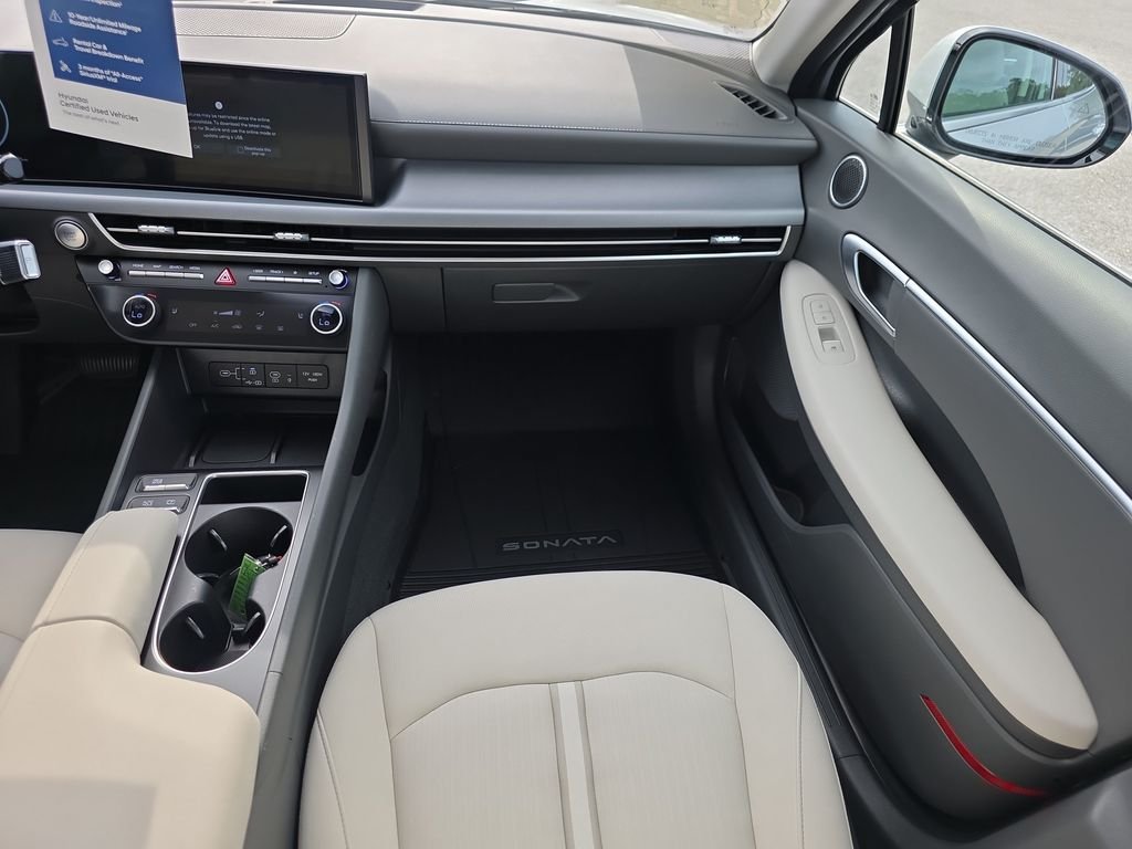 Used 2025 Aero Silver Hyundai SEL Convenience image 16