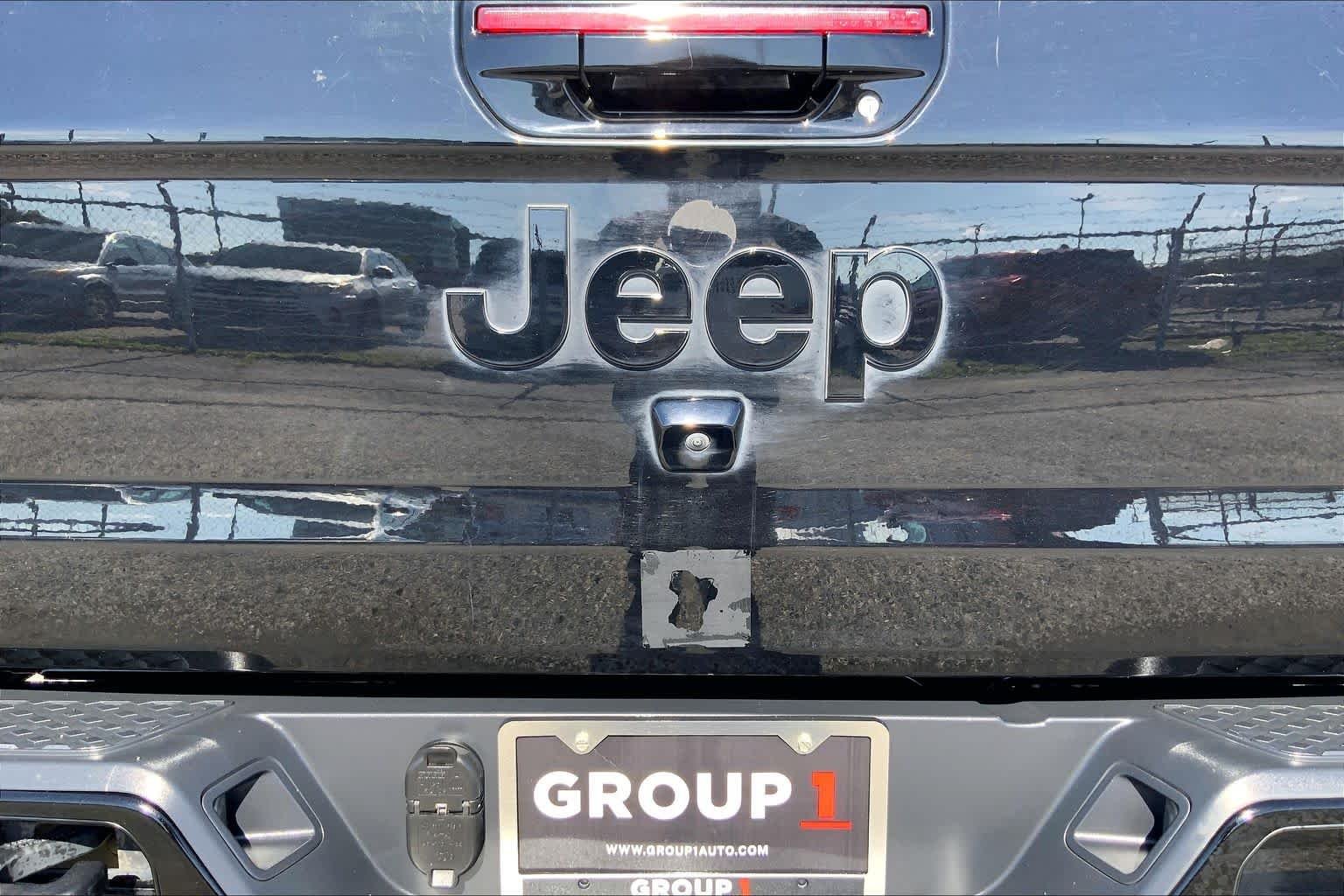 Used 2022 Black Clear Coat Jeep High Altitude image 10