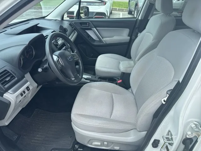 Used 2014 White Subaru 2.5i Premium image 10