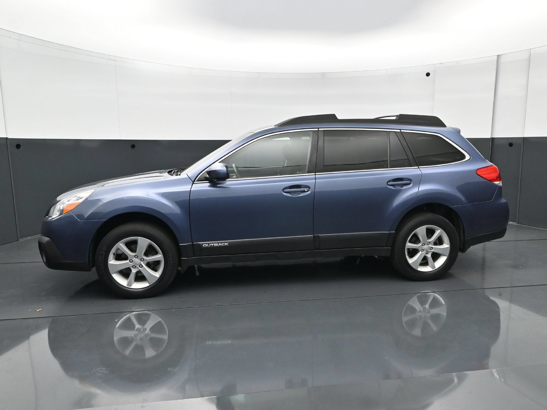 Used 2013 Subaru Outback Premium with VIN 4S4BRBCC9D3230703 for sale in South Saint Paul, Minnesota