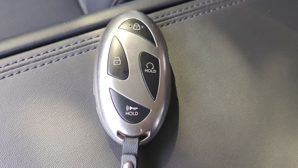 Used 2024 Silver Hyundai SEL image 24