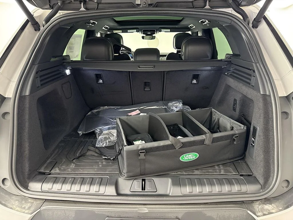 New 2026 Borasco Grey Land Rover SE image 28