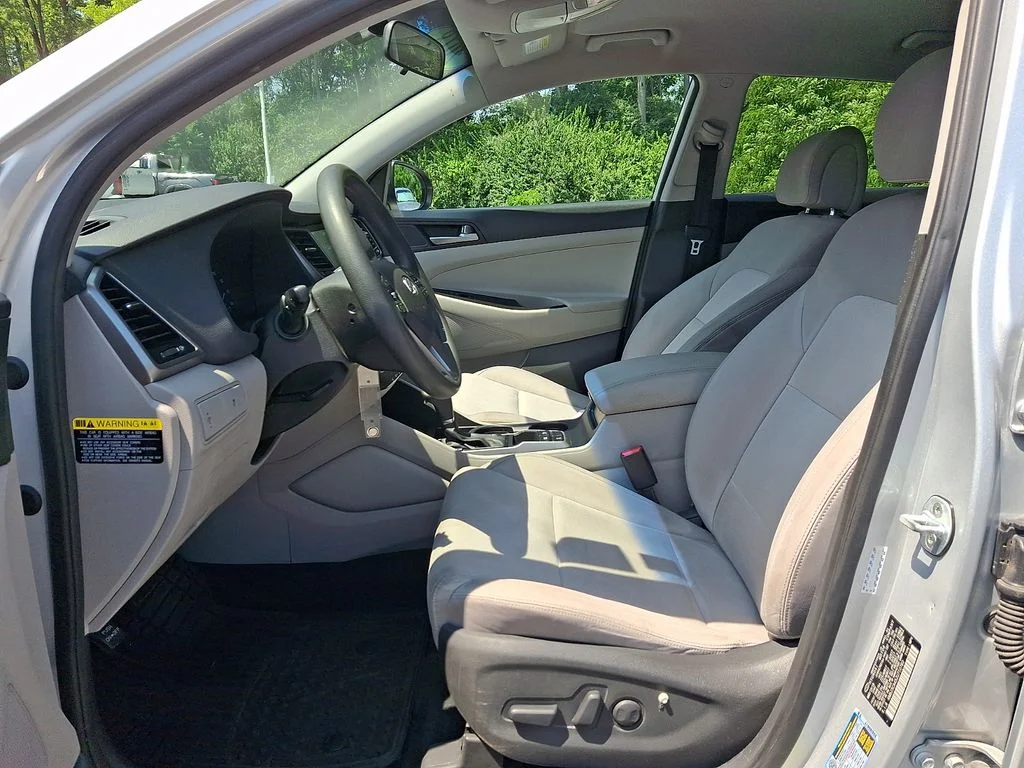 Used 2018 Silver Hyundai SEL image 13
