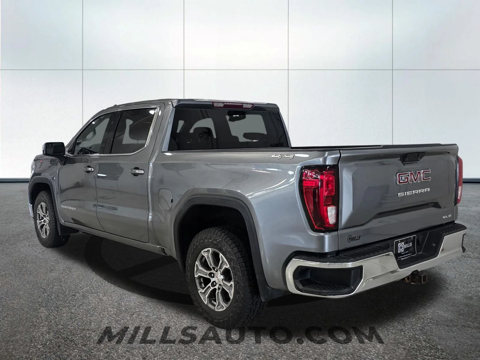 Used 2020 Gray GMC SLE image 4