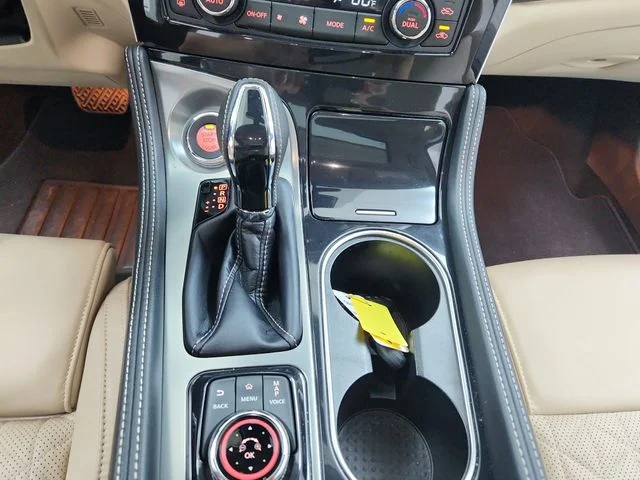 Used 2022 Black Nissan Platinum image 27
