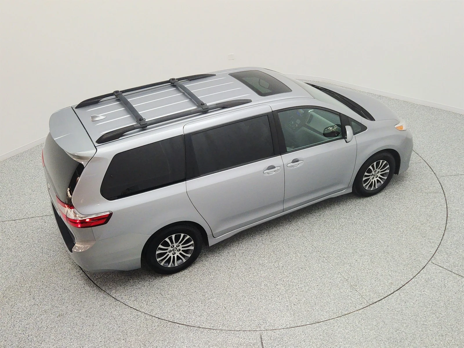 Used 2018 Silver Sky Metallic Toyota XLE Premium image 26