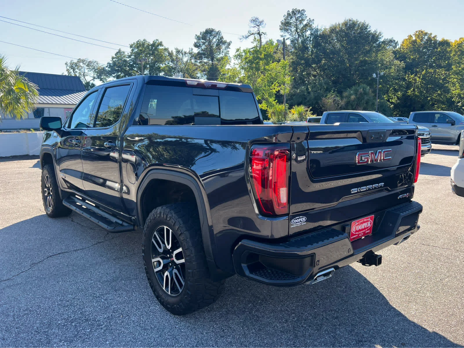 Used 2023 TITANIUM RUSH METALLIC GMC AT4 image 4
