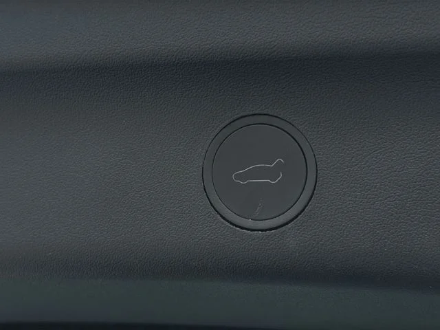 Used 2024  Tesla Long Range image 37