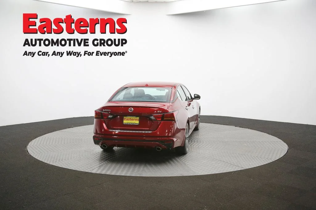 Used 2021 Red Nissan 2.5 SV image 38