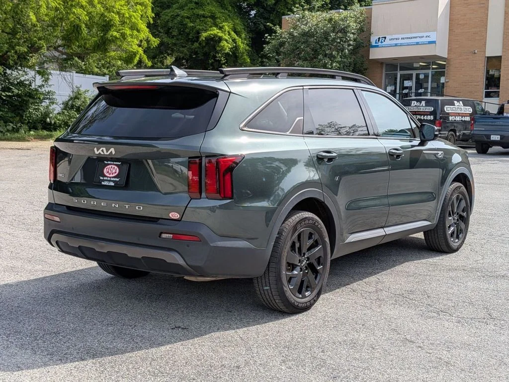 Used 2022 Green Kia S image 3