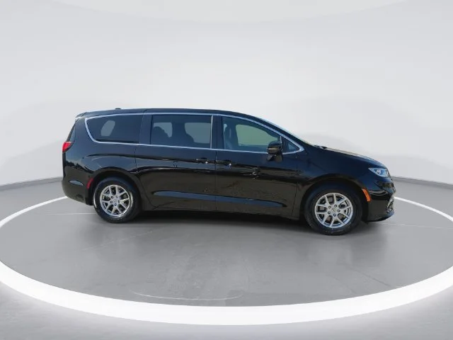 Used 2025 Black Chrysler Select image 9