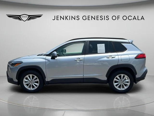 Used 2022 Silver Toyota LE image 6