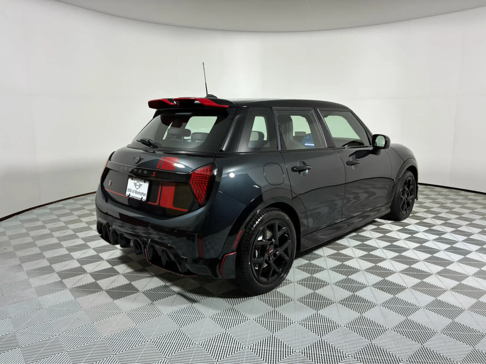 New 2026 LEGEND GREY MINI Iconic image 3
