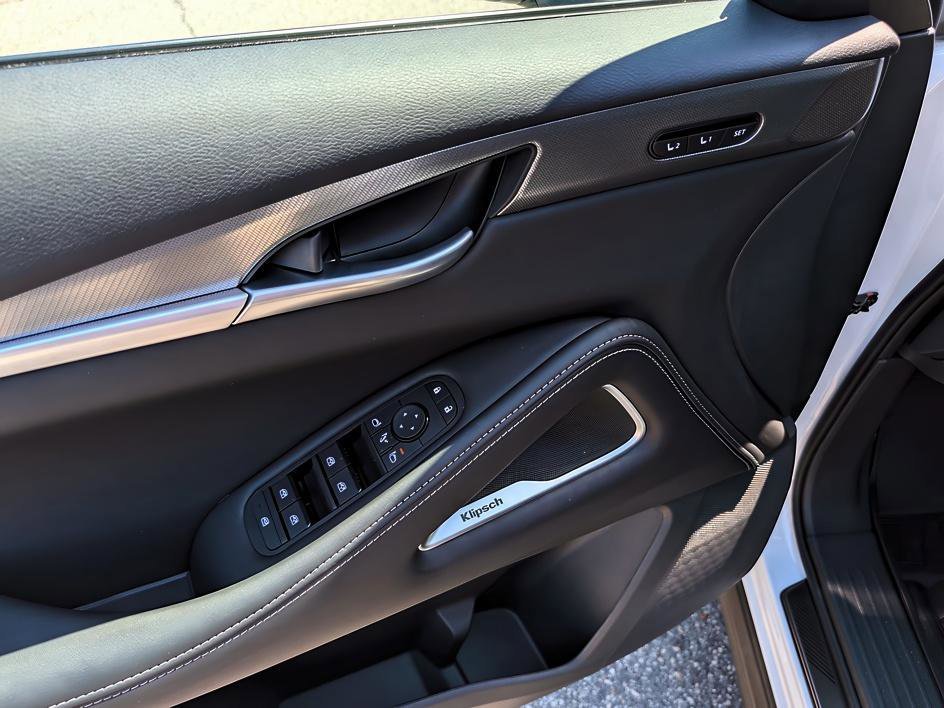 New 2027 2T RAD WHT INFINITI SPORT image 10