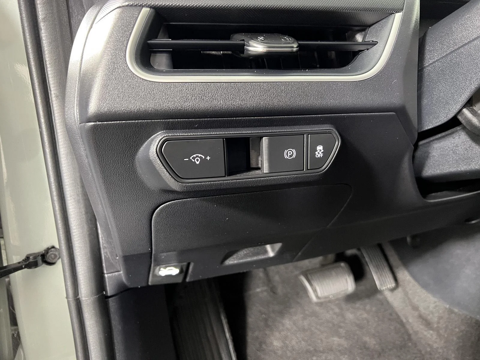 Certified Used 2026 Morning Haze Kia LXS image 14