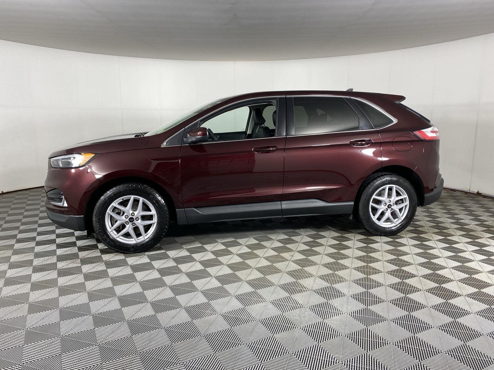 Used 2024 Burgundy Velvet Metallic Tinted Clearcoat Ford SEL image 18