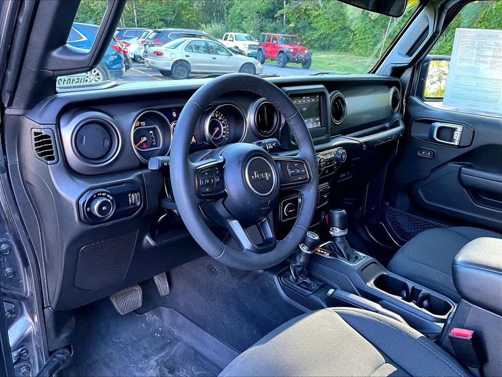 Used 2023 Granite Crystal Metallic Clearcoat Jeep Sport S image 8