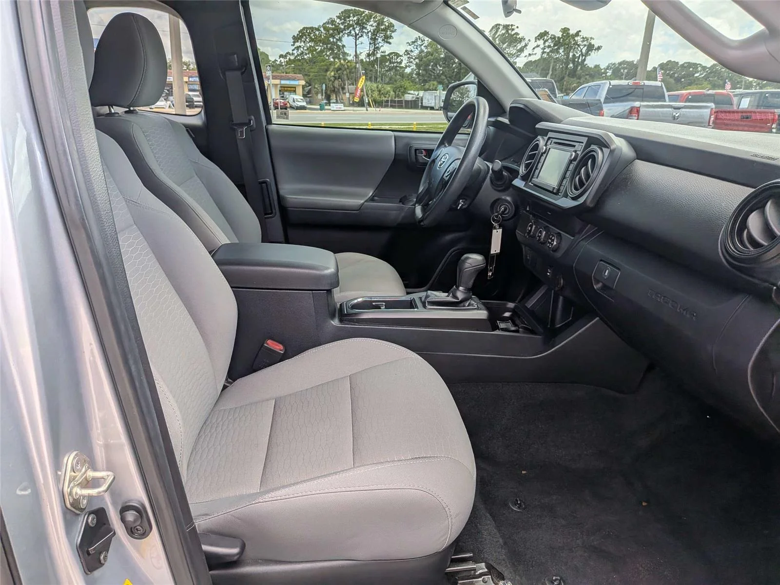 Used 2019 Silver Toyota SR image 12